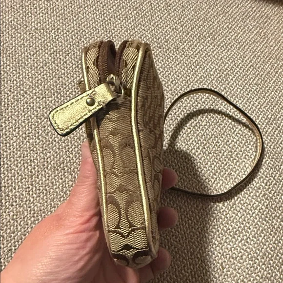 Coach Signature Tan Monogram Wristlet camera case metallic - Picture 4 of 9